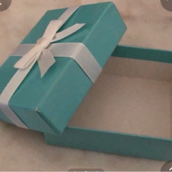 Tiffany Box 💕 - Picture 2 of 3